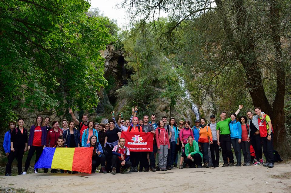 grupul-Hai-sa-socializam-la-cascada-Kaya-Bunar.jpg
