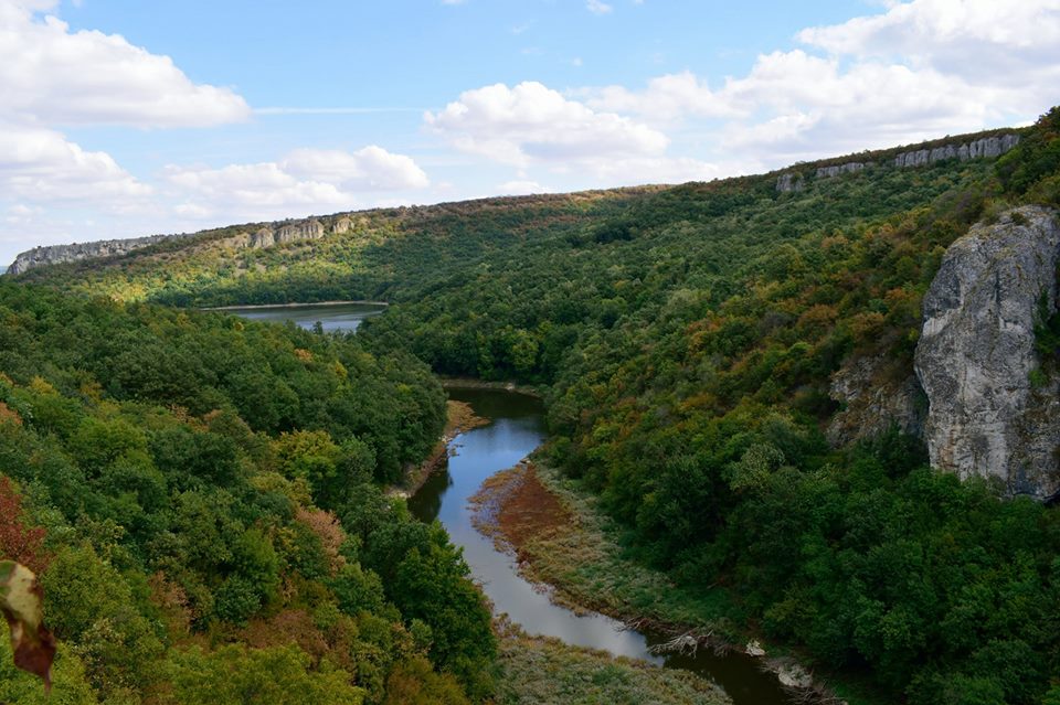 raul-si-lacul-Negovanka-canionul-Emen-Bulgaria.jpg